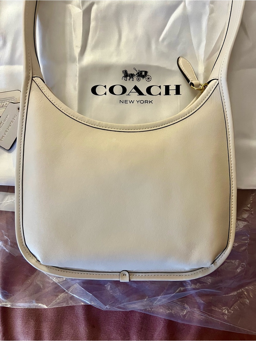 Coach Curve Zip in chalk - Picture 3 of 11